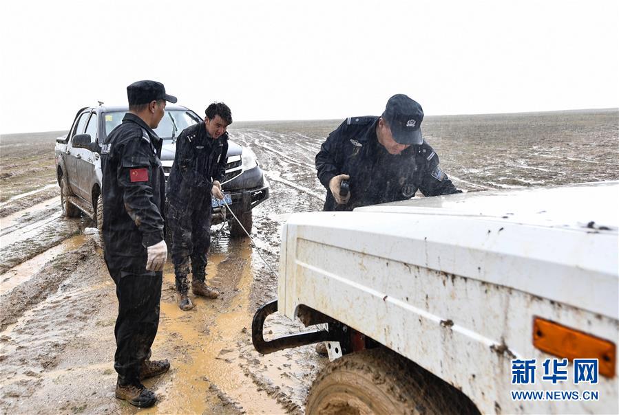 （圖文互動(dòng)）（4）記者手記：可可西里，&ldquo;挪&rdquo;向&ldquo;藏羚羊大產(chǎn)房&rdquo;的14個(gè)半小時(shí)