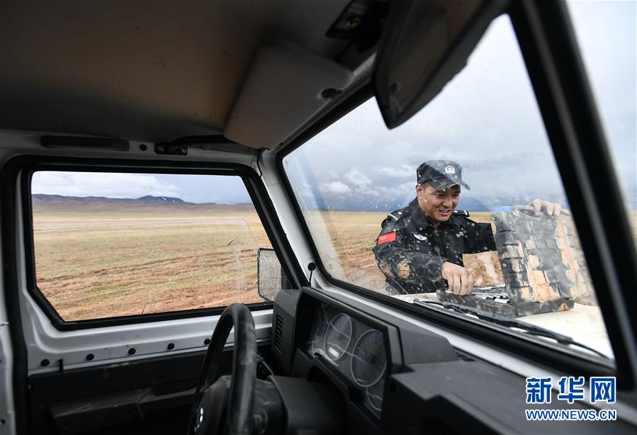 （圖文互動(dòng)）（2）記者手記：可可西里，&ldquo;挪&rdquo;向&ldquo;藏羚羊大產(chǎn)房&rdquo;的14個(gè)半小時(shí)