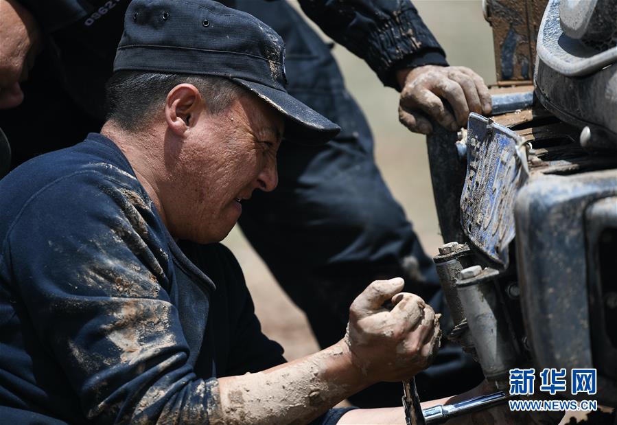 （圖文互動(dòng)）（5）記者手記：可可西里，&ldquo;挪&rdquo;向&ldquo;藏羚羊大產(chǎn)房&rdquo;的14個(gè)半小時(shí)