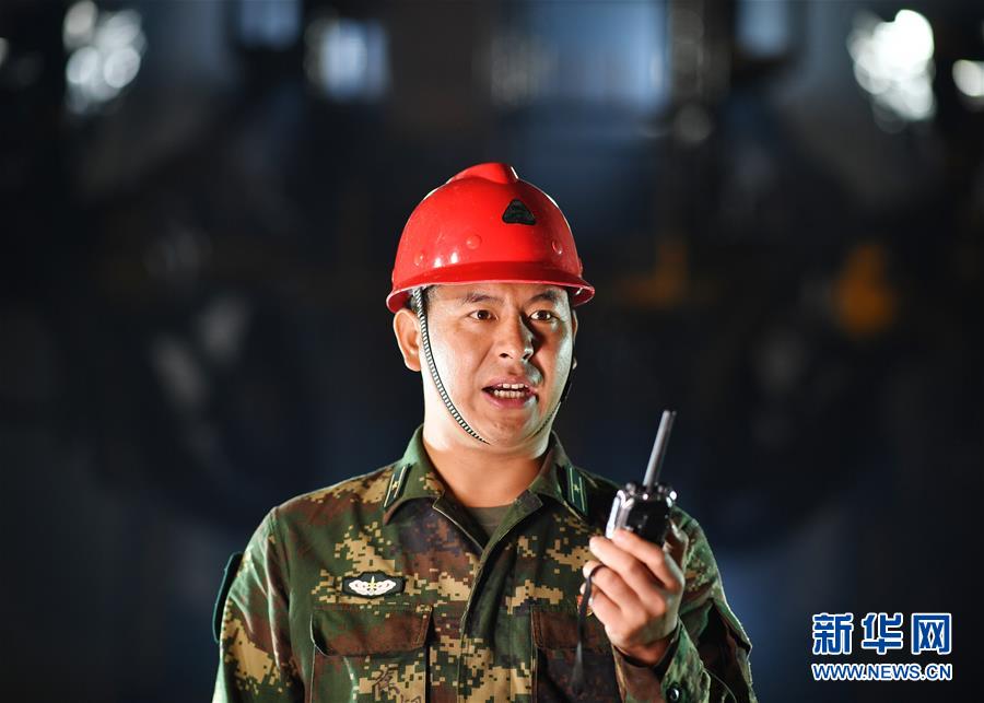 (軍事·圖文互動)(1)為導(dǎo)彈筑巢的“彝族雄鷹”——記“最美新時代革命軍人”沙子呷