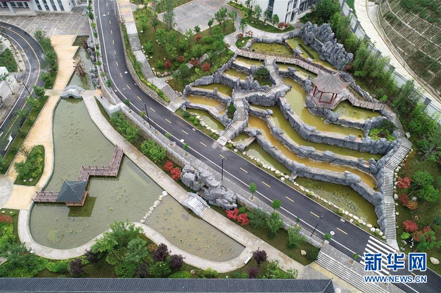 （新華視點&middot;圖文互動）（2）學(xué)校建漂亮點本無錯，為何這所&ldquo;豪華中學(xué)&rdquo;讓人困惑？