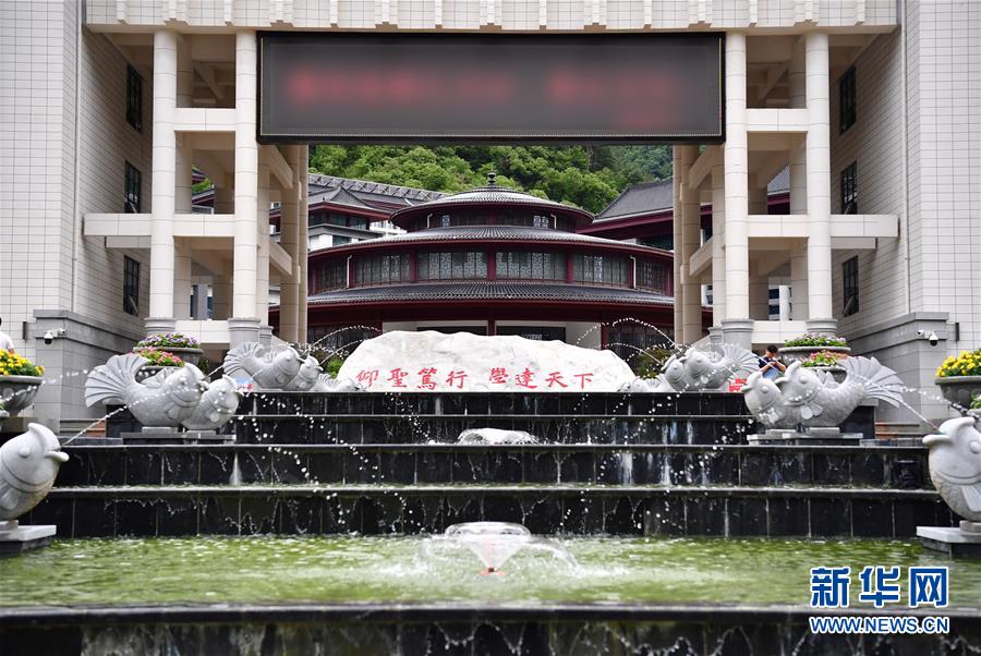 （新華視點&middot;圖文互動）（3）學(xué)校建漂亮點本無錯，為何這所&ldquo;豪華中學(xué)&rdquo;讓人困惑？