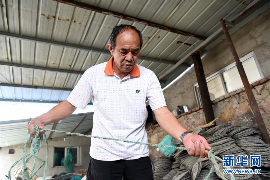 (走向我們的小康生活·圖文互動)(4)長島漁民的扇貝喜事:從請客求人買到供不應(yīng)求