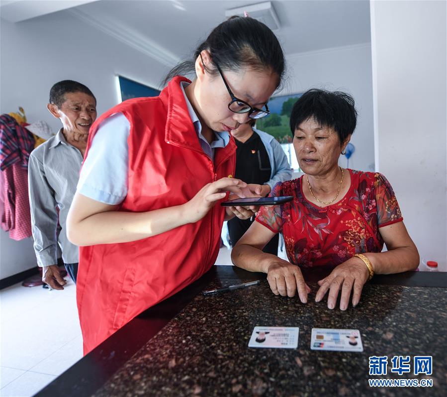 (新華全媒頭條·總書(shū)記推動(dòng)的改革身邊事·行政體制改革篇·圖文互動(dòng))(5)特寫(xiě):追問(wèn)“一件事”