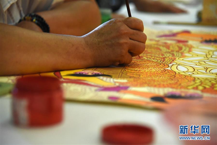 （走向我們的小康生活&middot;圖文互動(dòng)）（2）放下鋤頭拿畫(huà)筆&mdash;&mdash;山東青州農(nóng)民畫(huà)繪出美好新生活