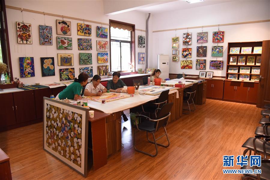 （走向我們的小康生活&middot;圖文互動(dòng)）（3）放下鋤頭拿畫(huà)筆&mdash;&mdash;山東青州農(nóng)民畫(huà)繪出美好新生活