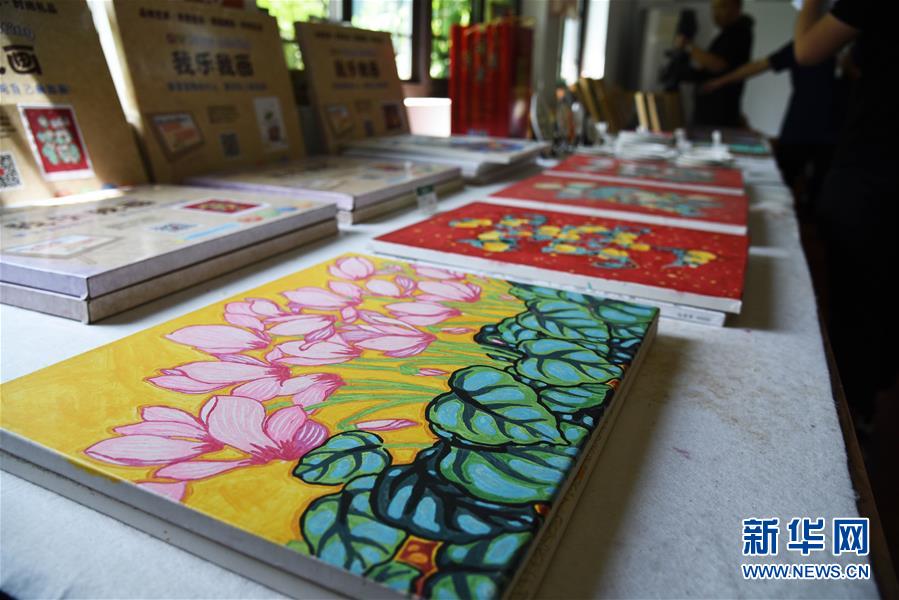 （走向我們的小康生活&middot;圖文互動(dòng)）（6）放下鋤頭拿畫(huà)筆&mdash;&mdash;山東青州農(nóng)民畫(huà)繪出美好新生活