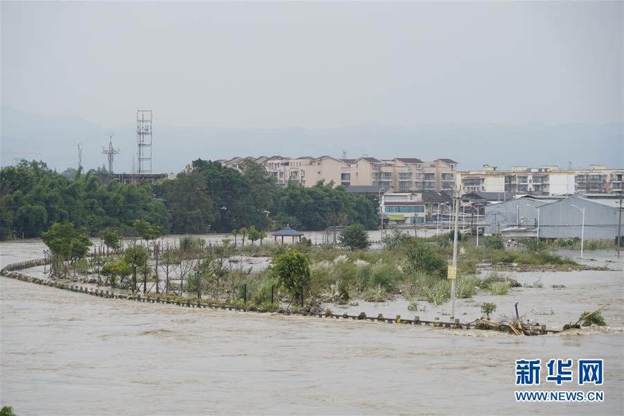 (防汛抗洪·圖文互動)(2)遭遇罕見連續(xù)性暴雨 四川全力應(yīng)對汛情