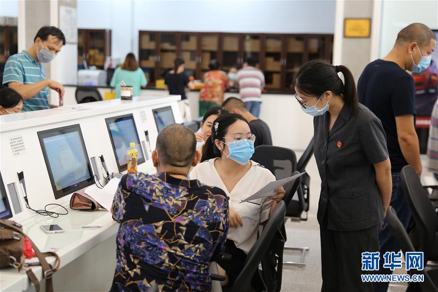 （總書(shū)記推動(dòng)的改革身邊事&middot;司法改革篇&middot;圖文互動(dòng)）（1）特寫(xiě)：打官司不再難&mdash;&mdash;基層法院親歷立案登記