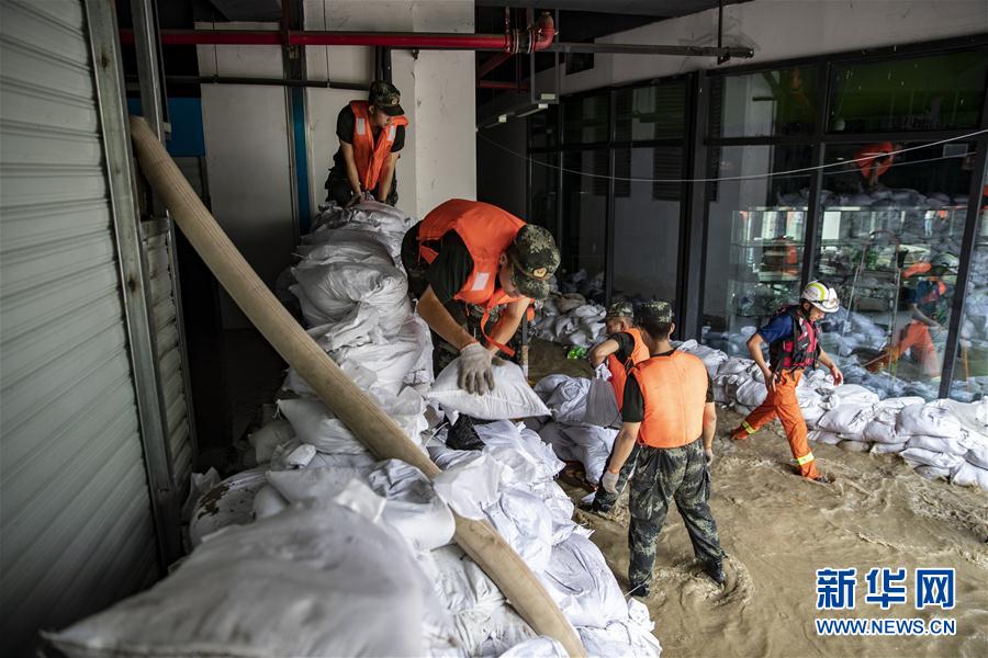 （防汛抗洪&middot;圖文互動(dòng)）（7）筑起防大汛的堅(jiān)強(qiáng)防線&mdash;&mdash;重慶防御長(zhǎng)江、嘉陵江過(guò)境洪峰現(xiàn)場(chǎng)記錄