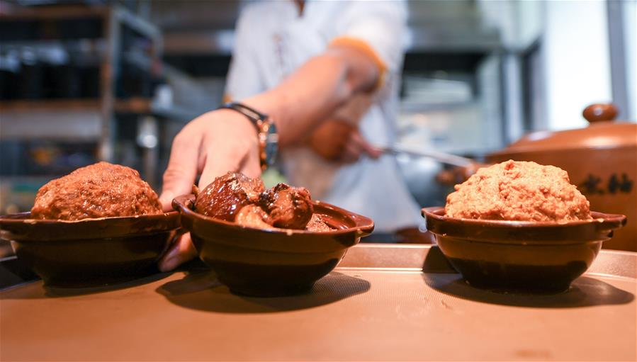 （在習(xí)近平新時(shí)代中國特色社會主義思想指引下&mdash;&mdash;新時(shí)代新作為新篇章&middot;習(xí)近平總書記關(guān)切事&middot;圖文互動）（2）讓&ldquo;舌尖上的節(jié)約&rdquo;成為習(xí)慣&mdash;&mdash;全社會營造浪費(fèi)可恥、節(jié)約為榮的氛圍掃描