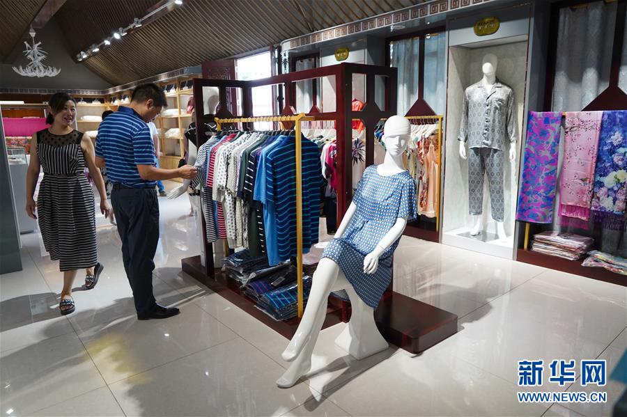 （走向我們的小康生活&middot;圖文互動）（2）綠了青山，紅了日子&mdash;&mdash;秦巴山區(qū)群眾繪出小康&ldquo;調(diào)色板&rdquo;