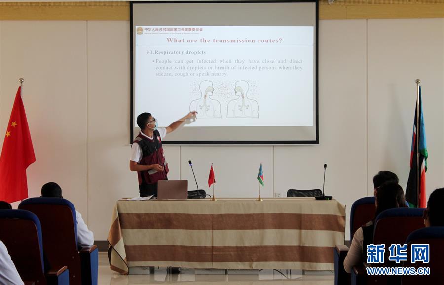 (國際·圖文互動)(2)中國抗疫醫(yī)療專家組對南蘇丹疫情防控人員開展培訓(xùn)