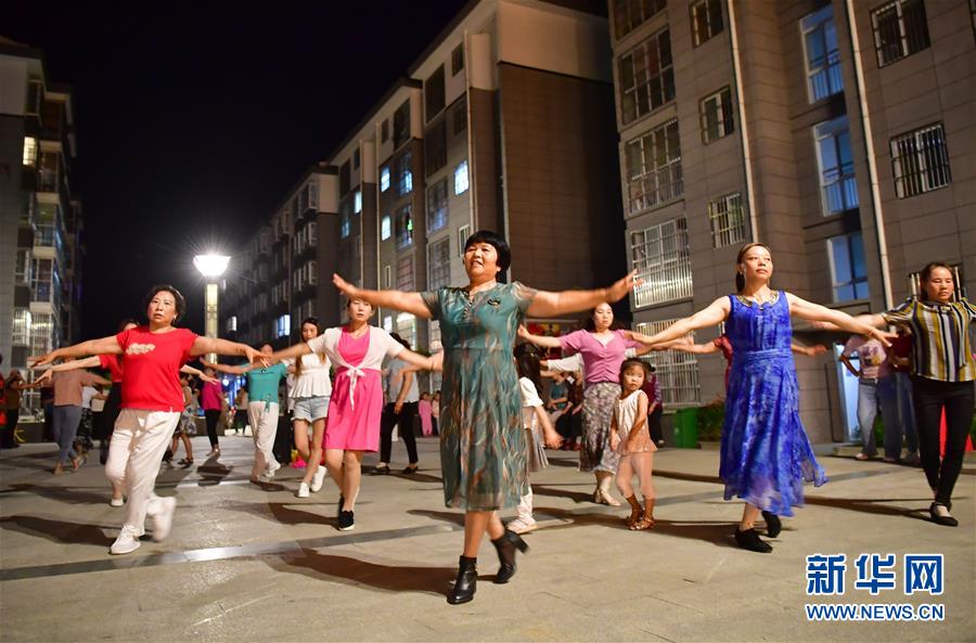 （走向我們的小康生活&middot;圖文互動(dòng)）（4）&ldquo;樓上過日子，樓下賺票子&rdquo;&mdash;&mdash;來自陜西安康的易地扶貧搬遷一線觀察