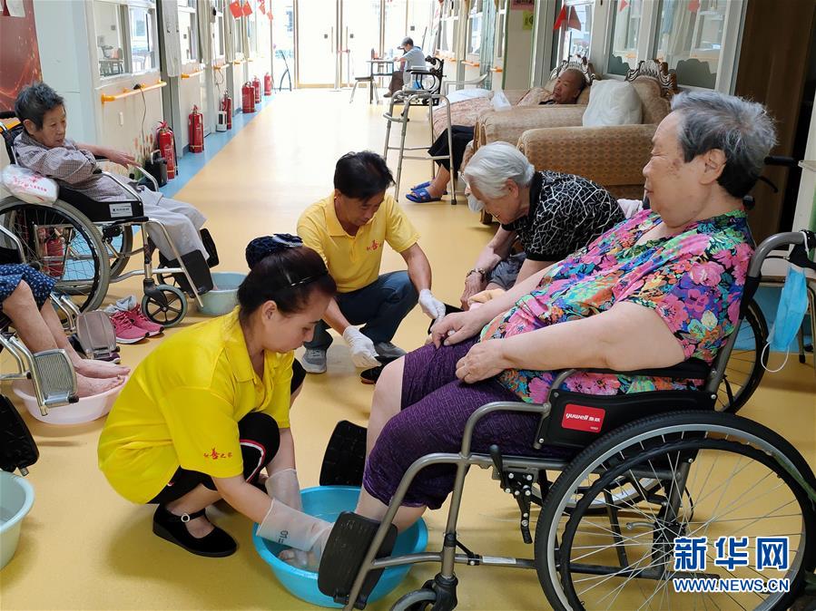 （走向我們的小康生活&middot;圖文互動）（3）北京&ldquo;老有所養(yǎng)&rdquo;的床邊、身邊、周邊事