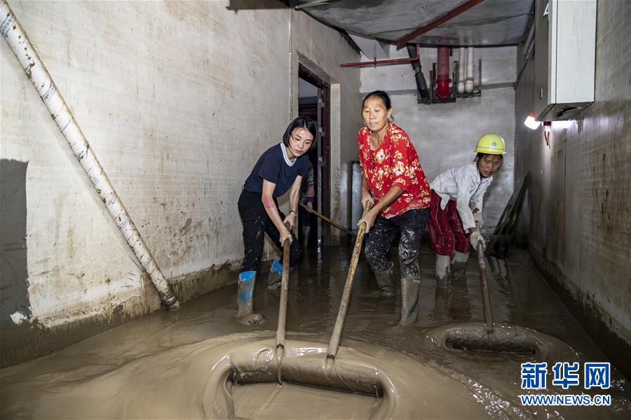 （新華全媒頭條&middot;圖文互動）（13）&ldquo;洪線&rdquo;逆險守家國&mdash;&mdash;抗洪一線的凡人星光