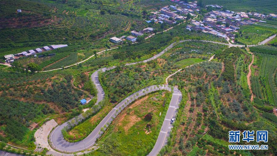（新華全媒頭條&middot;走向我們的小康生活&middot;圖文互動）（1）長城腳下，小康村串成&ldquo;珍珠鏈&rdquo;