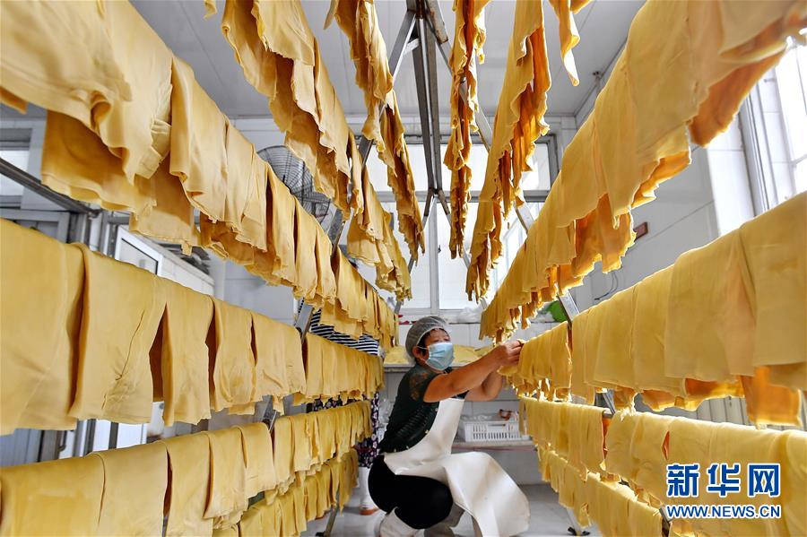 （新華全媒頭條&middot;走向我們的小康生活&middot;圖文互動）（10）長城腳下，小康村串成&ldquo;珍珠鏈&rdquo;