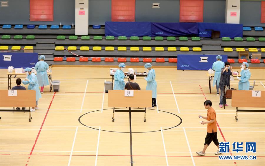 （圖文互動）（4）&ldquo;身為醫(yī)護(hù)人員一分子，應(yīng)該出來幫忙&rdquo;&mdash;&mdash;參與新冠病毒社區(qū)檢測的香港醫(yī)護(hù)人員速寫