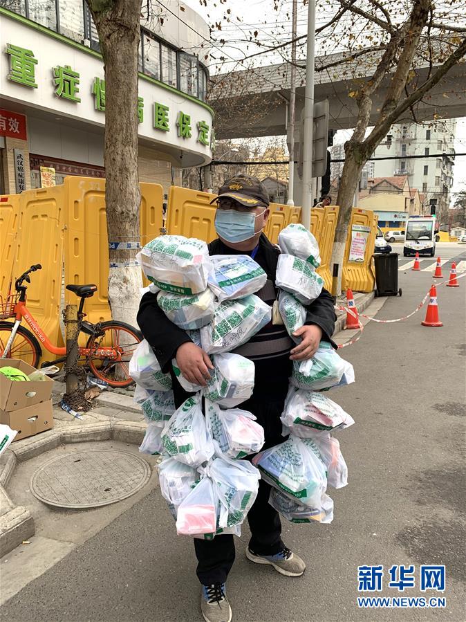 (新華全媒頭條·圖文互動(dòng))(8)同舟共濟(jì)戰(zhàn)“疫”記——中國抗擊新冠肺炎疫情全紀(jì)實(shí)