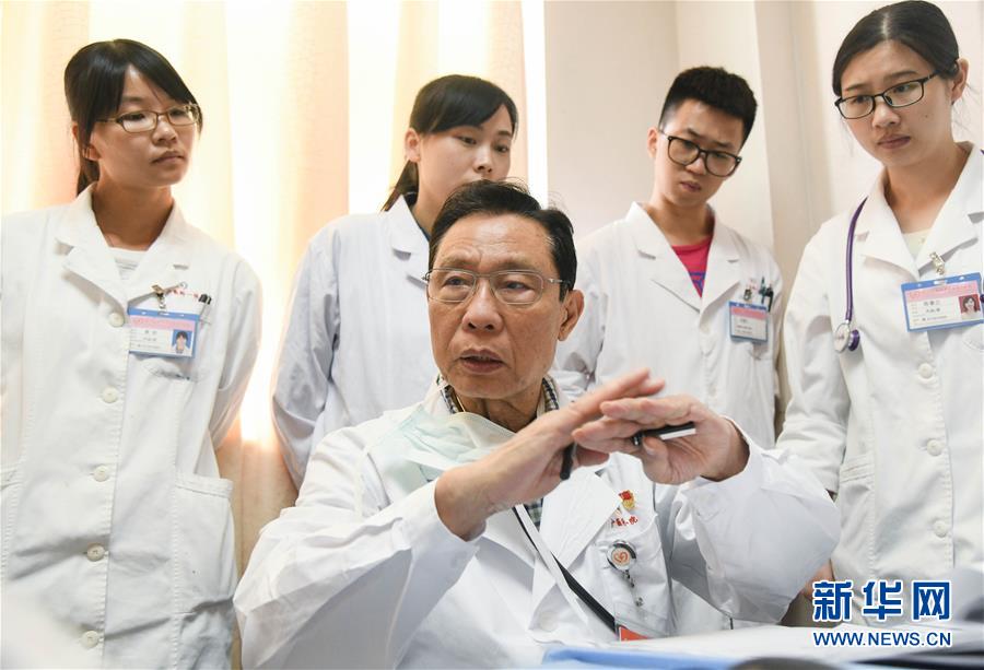 （圖文互動）（5）敢醫(yī)敢言，生命至上&mdash;&mdash;記&ldquo;共和國勛章&rdquo;獲得者鐘南山