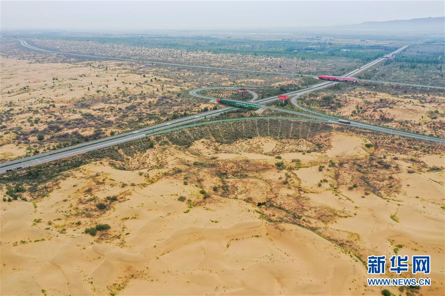 （在習近平新時代中國特色社會主義思想指引下&mdash;&mdash;新時代新作為新篇章&middot;習近平總書記關切事&middot;圖文互動）（11）綠意，在黃沙中鋪展&mdash;&mdash;我國防沙治沙紀實