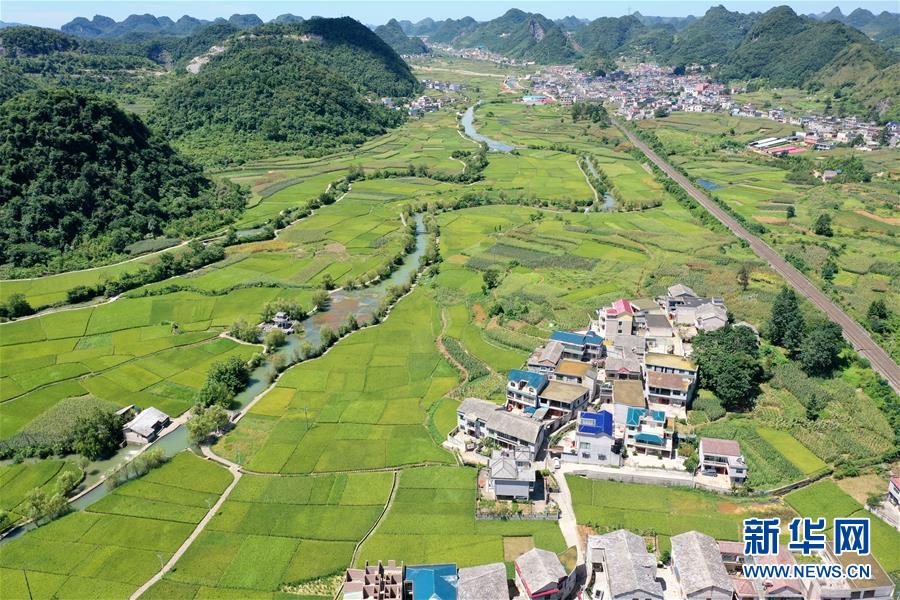 (新華全媒頭條·走向我們的小康生活·決戰(zhàn)決勝脫貧攻堅·圖文互動)(1)千年之渴今朝解——貴州貧困群眾實現(xiàn)“吃水不愁”