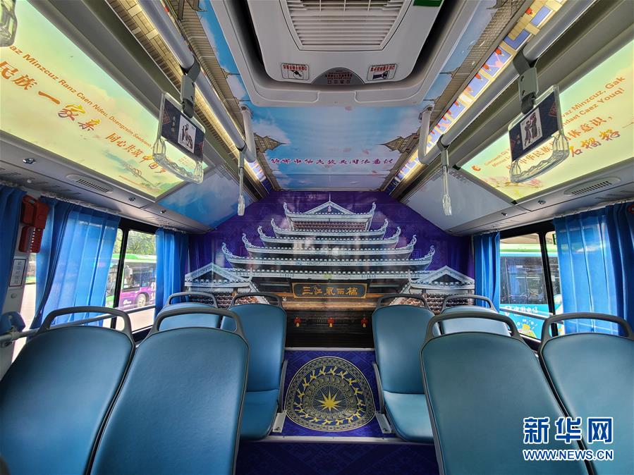 （圖文互動(dòng)）（2）&ldquo;石榴紅&rdquo;里的民族情&mdash;&mdash;廣西柳州首發(fā)民族團(tuán)結(jié)公交專(zhuān)線(xiàn)見(jiàn)聞