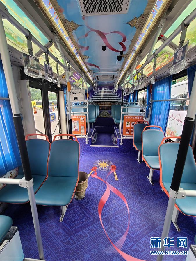 （圖文互動(dòng)）（3）&ldquo;石榴紅&rdquo;里的民族情&mdash;&mdash;廣西柳州首發(fā)民族團(tuán)結(jié)公交專(zhuān)線(xiàn)見(jiàn)聞