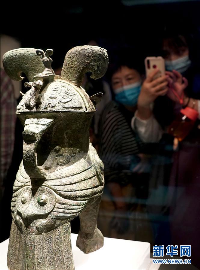 (文化視點(diǎn)·聽(tīng)文物講故事·圖文互動(dòng))(2)國(guó)寶婦好鸮尊:三千年前的“私人定制”