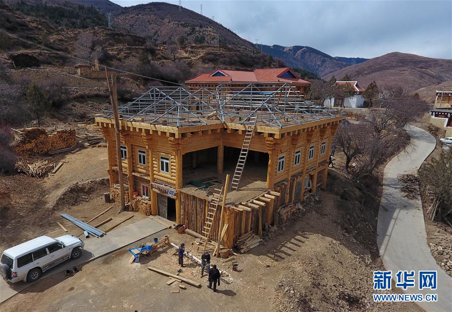 （新華全媒頭條&middot;圖文互動(dòng)）（3）命運(yùn)的轉(zhuǎn)折&mdash;&mdash;寫在四川甘孜藏族自治州建州70年之際