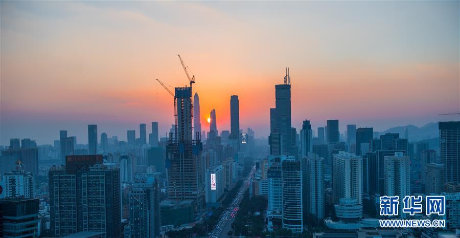 (在習(xí)近平新時(shí)代中國(guó)特色社會(huì)主義思想指引下——新時(shí)代新作為新篇章·習(xí)近平總書記關(guān)切事·圖文互動(dòng))(11)我家大門常打開——經(jīng)濟(jì)特區(qū)全方位對(duì)外開放故事