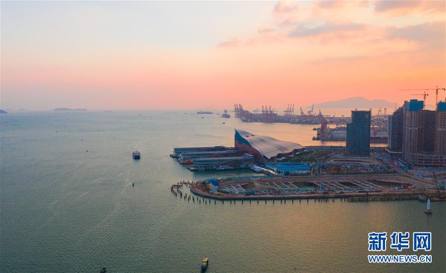 (在習(xí)近平新時(shí)代中國(guó)特色社會(huì)主義思想指引下——新時(shí)代新作為新篇章·習(xí)近平總書記關(guān)切事·圖文互動(dòng))(12)我家大門常打開——經(jīng)濟(jì)特區(qū)全方位對(duì)外開放故事