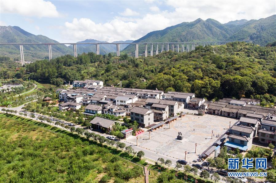 （習(xí)近平的小康故事&middot;新華網(wǎng)&middot;圖文互動(dòng)）（3）&ldquo;真正解決好基層群眾看病難、看病貴問(wèn)題&rdquo;&mdash;&mdash;習(xí)近平和群眾健康的故事