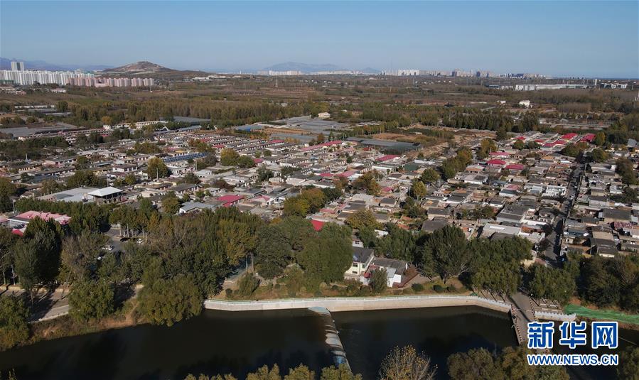 (全面建成小康社會“百城千縣萬村調(diào)研行”·圖文互動)(1)北戴河村:藝術(shù)院落“點亮”鄉(xiāng)村致富路