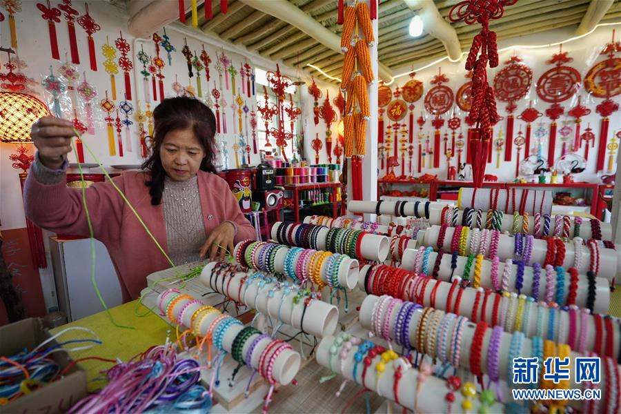 (全面建成小康社會“百城千縣萬村調(diào)研行”·圖文互動)(3)北戴河村:藝術(shù)院落“點亮”鄉(xiāng)村致富路