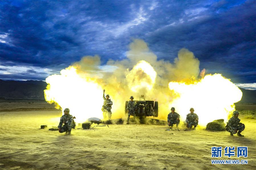 （在習近平強軍思想指引下&middot;我們在戰(zhàn)位報告&middot;圖文互動）（1）朵朵傘花綻放，勝戰(zhàn)精兵天降&mdash;&mdash;空降兵部隊某旅教導員余海龍帶領(lǐng)官兵傳承黃繼光精神記事