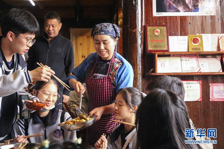 （在習(xí)近平新時(shí)代中國特色社會(huì)主義思想指引下&mdash;&mdash;新時(shí)代新作為新篇章&middot;習(xí)近平總書記關(guān)切事&middot;圖文互動(dòng)）（4）精準(zhǔn)扶貧7年，十八洞村&ldquo;長&rdquo;出10余種新職業(yè)