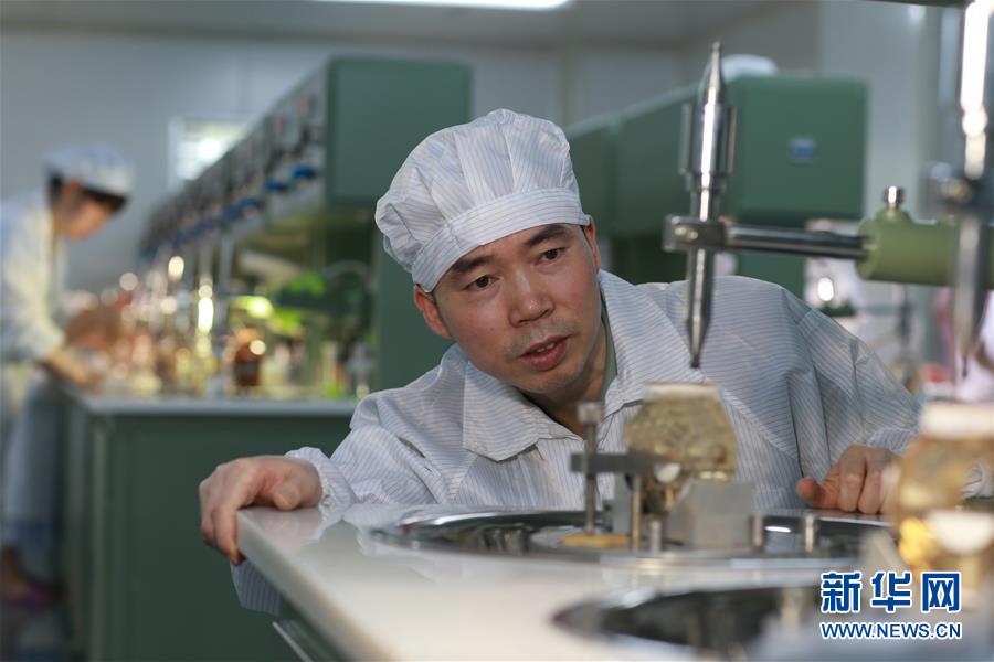 （在習(xí)近平強(qiáng)軍思想指引下&middot;我們?cè)趹?zhàn)位報(bào)告&middot;圖文互動(dòng)）（5）向著未來(lái)戰(zhàn)場(chǎng)沖鋒&mdash;&mdash;國(guó)防科技大學(xué)科研創(chuàng)新記事