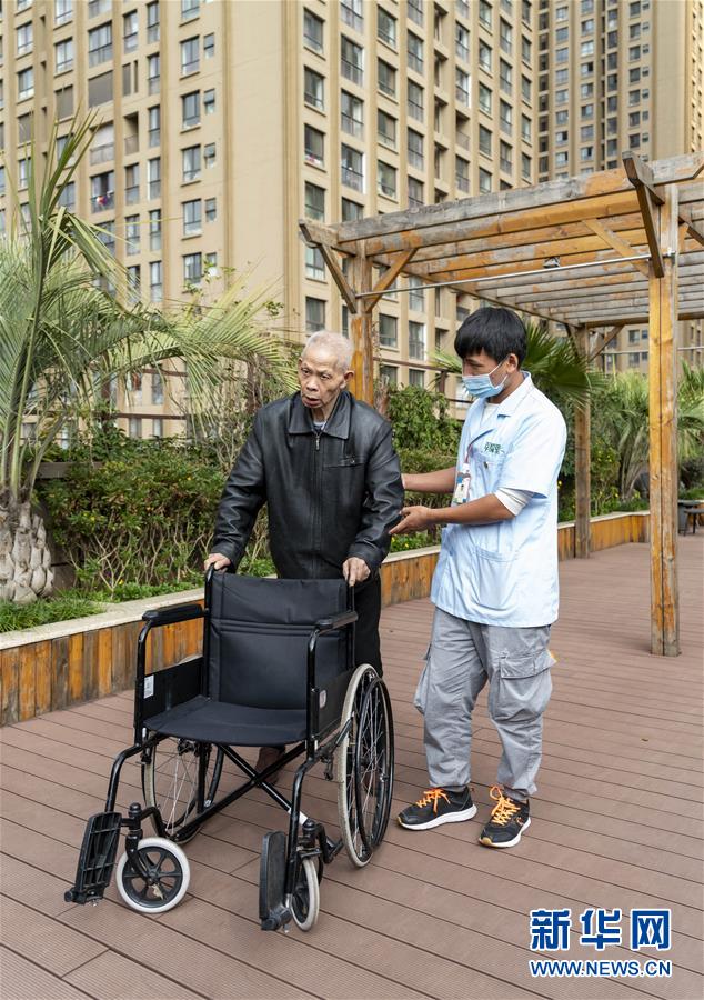 (五中全會精神在基層·圖文互動)(1)許你一個(gè)暖暖的“人生秋天”——看“春城”這座小樓如何盤活養(yǎng)老事業(yè)