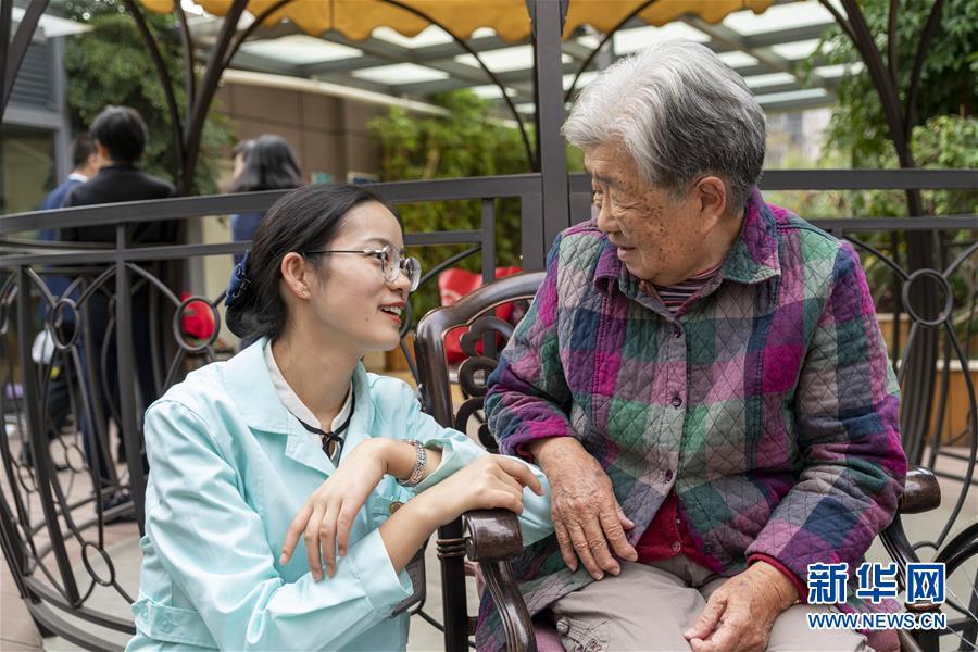 (五中全會精神在基層·圖文互動)(3)許你一個(gè)暖暖的“人生秋天”——看“春城”這座小樓如何盤活養(yǎng)老事業(yè)