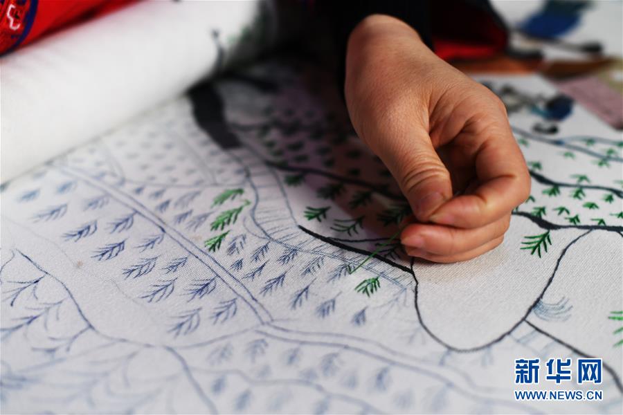 （兩會(huì)人物&middot;圖文互動(dòng)）（2）帶娃、賺錢兩不誤&mdash;&mdash;一位農(nóng)民工代表眼中的脫貧新工作