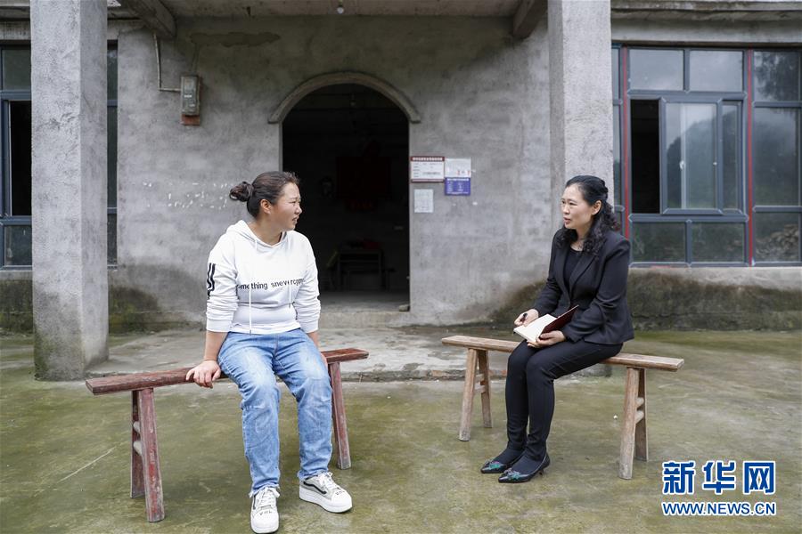（兩會(huì)人物&middot;圖文互動(dòng)）（4）帶娃、賺錢兩不誤&mdash;&mdash;一位農(nóng)民工代表眼中的脫貧新工作