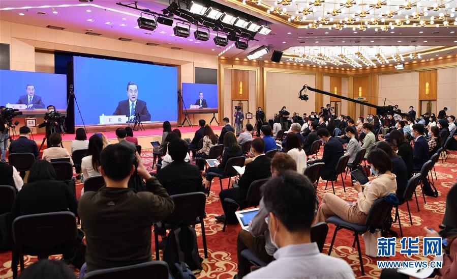 （兩會&middot;XHDW）（10）國務(wù)委員兼外交部長王毅回答中外記者提問