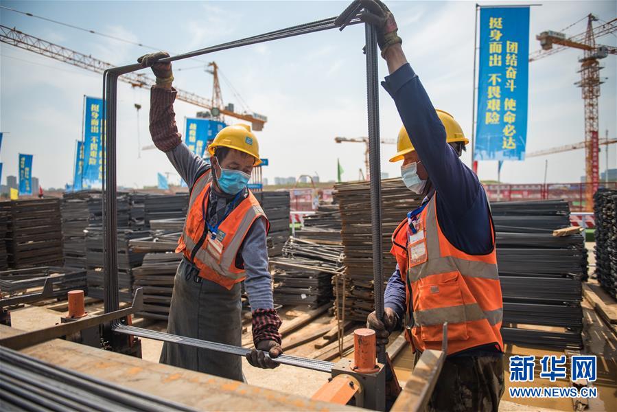 （兩會&middot;熱點(diǎn)畫報(bào)）（13）代表委員建言統(tǒng)籌做好經(jīng)濟(jì)社會發(fā)展工作