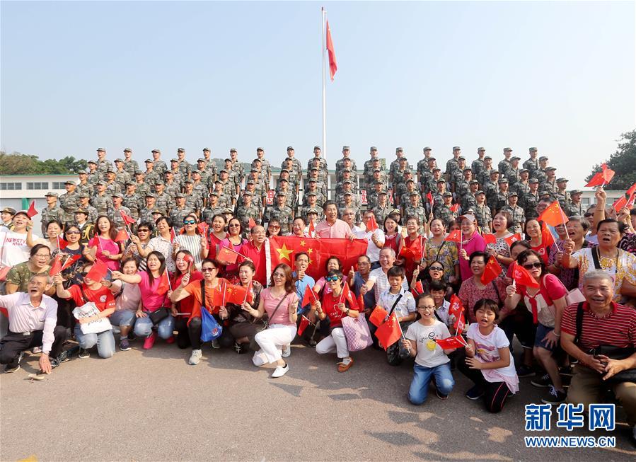 （圖文互動(dòng)）（4）&ldquo;我和我的祖國(guó)，一刻也不能分割&rdquo;&mdash;&mdash;解放軍駐香港部隊(duì)與市民共同慶祝國(guó)慶70周年見(jiàn)聞