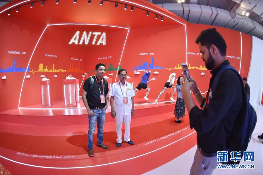 （新華全媒頭條&middot;圖文互動）（9）上下同心再出發(fā)&mdash;&mdash;習近平總書記同出席2019年全國兩會人大代表、政協(xié)委員共商國是紀實