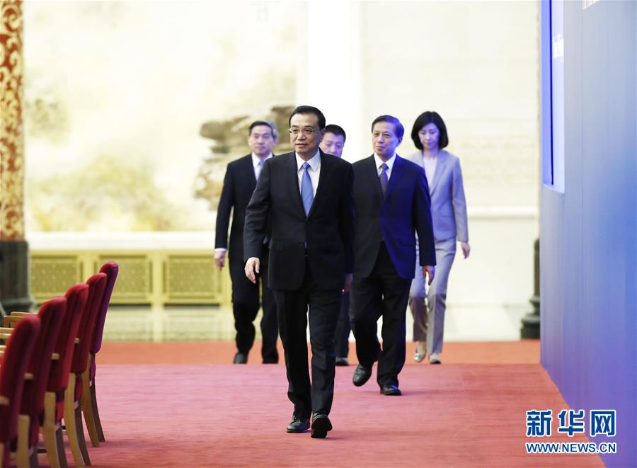 （兩會(huì)&middot;XHDW）（3）李克強(qiáng)總理會(huì)見中外記者