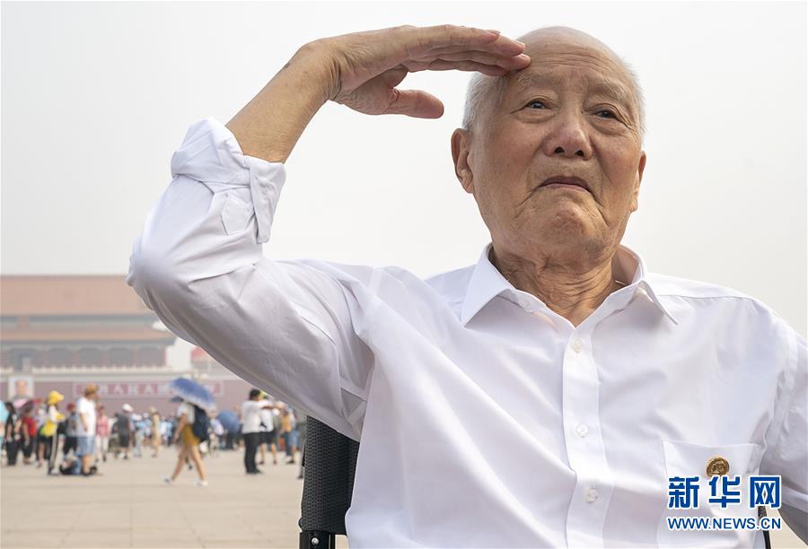 （新華全媒頭條&middot;圖文互動）（5）凝聚民族復興的精神偉力&mdash;&mdash;以習近平同志為核心的黨中央重視思想道德建設(shè)關(guān)心關(guān)愛道德模范紀實