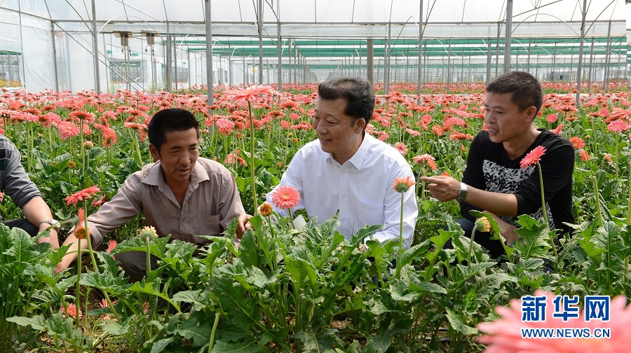 （新華全媒頭條&middot;圖文互動）（4）凝聚民族復興的精神偉力&mdash;&mdash;以習近平同志為核心的黨中央重視思想道德建設(shè)關(guān)心關(guān)愛道德模范紀實